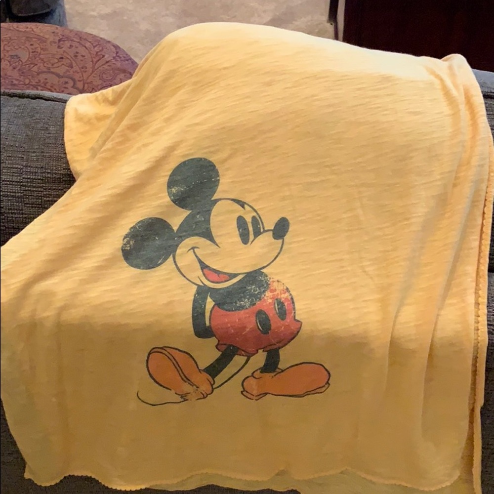 Super cute Mickey Mouse scarf!!